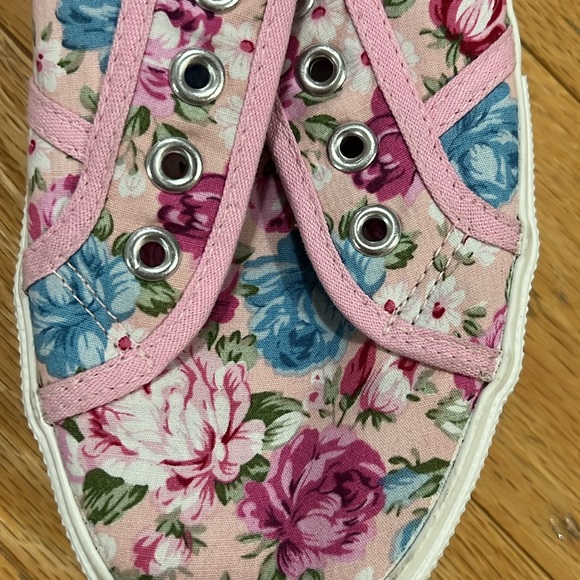 Pink Floral Tennis Shoes - Size 9 - Picture 4 of 4